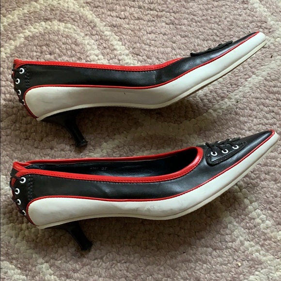 Pointed toes and criss cross back heels size 37. - Picture 2 of 7